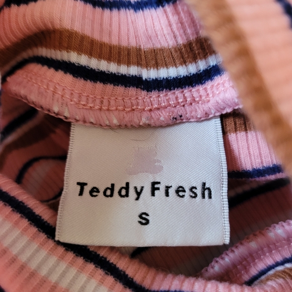 Teddy Fresh Need A Hug Short Sleeve Mock Neck Striped Pink Tshirt - S - Picture 6 of 9